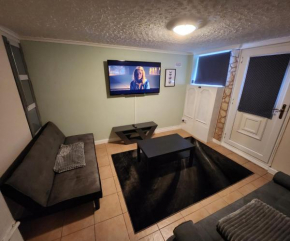 lovely 3bedroom free sports channels, parking sleeps 7